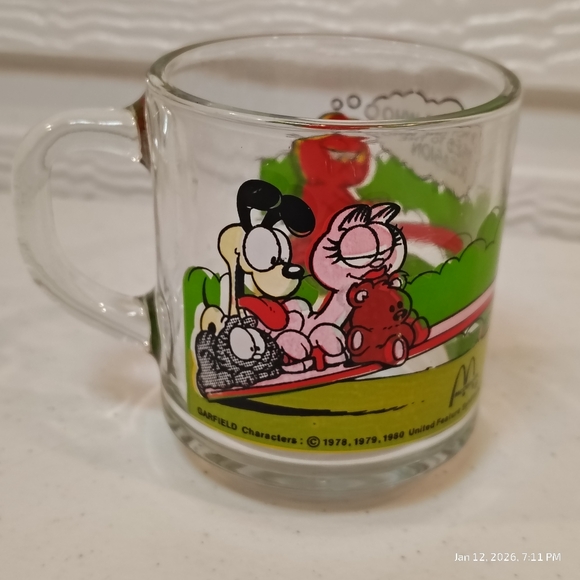McDonalds Garfield Glass Mug Vintage PARK SCENE JIM DAVIS '80S ODIE ARLENE COMIC - Picture 2 of 4